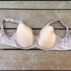 Lot 2 Wacoal Bras 32 and 34 DDD